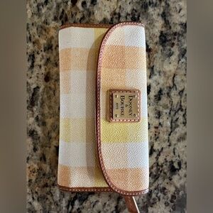 Dooney & Bourke wallet